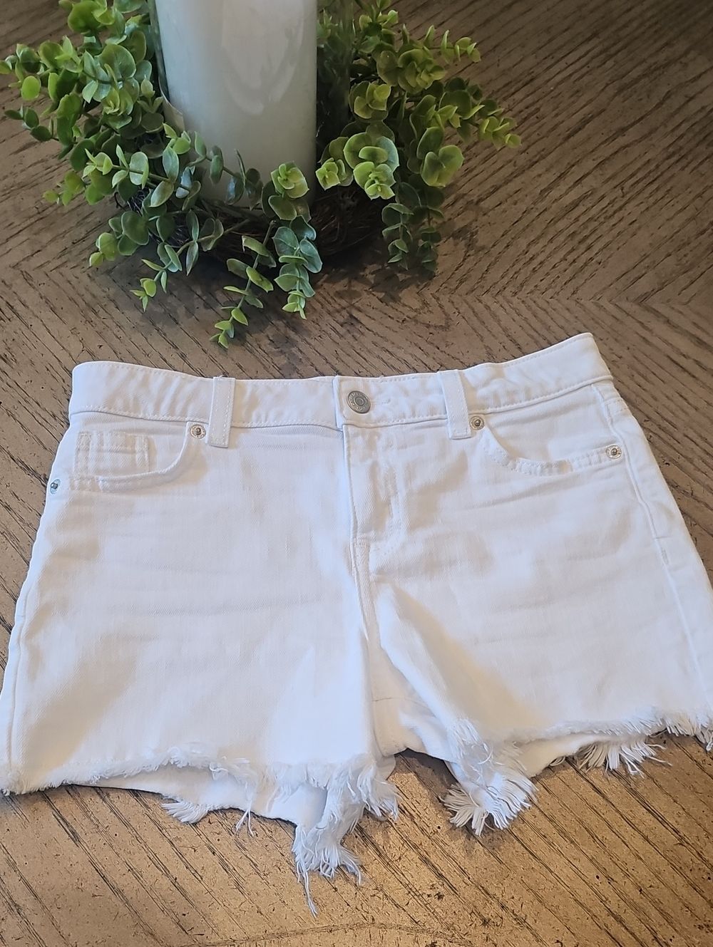 White Frayed Hem Denim Shorts Size L 10/12 NEW CONDITION